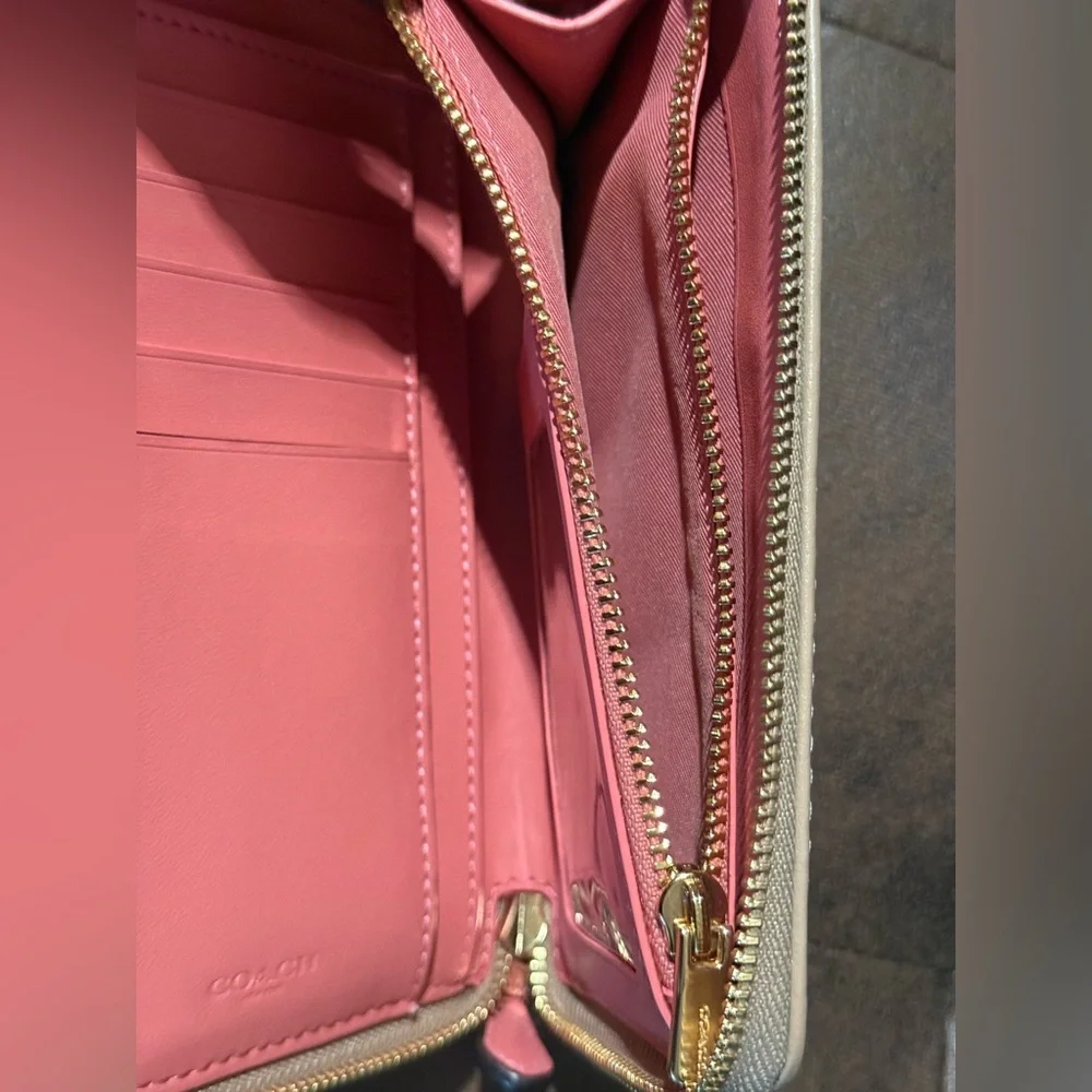 Coach‎ Medium Zip Around Wallet In Signature Canvas Jacquard With Stripes